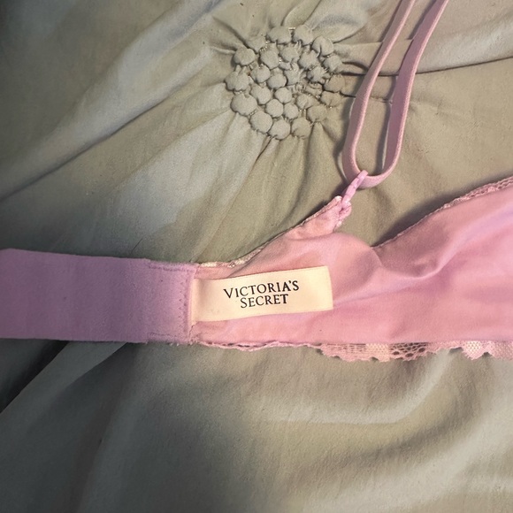 Victoria's Secret Lavender Lace Bra - Picture 3 of 4